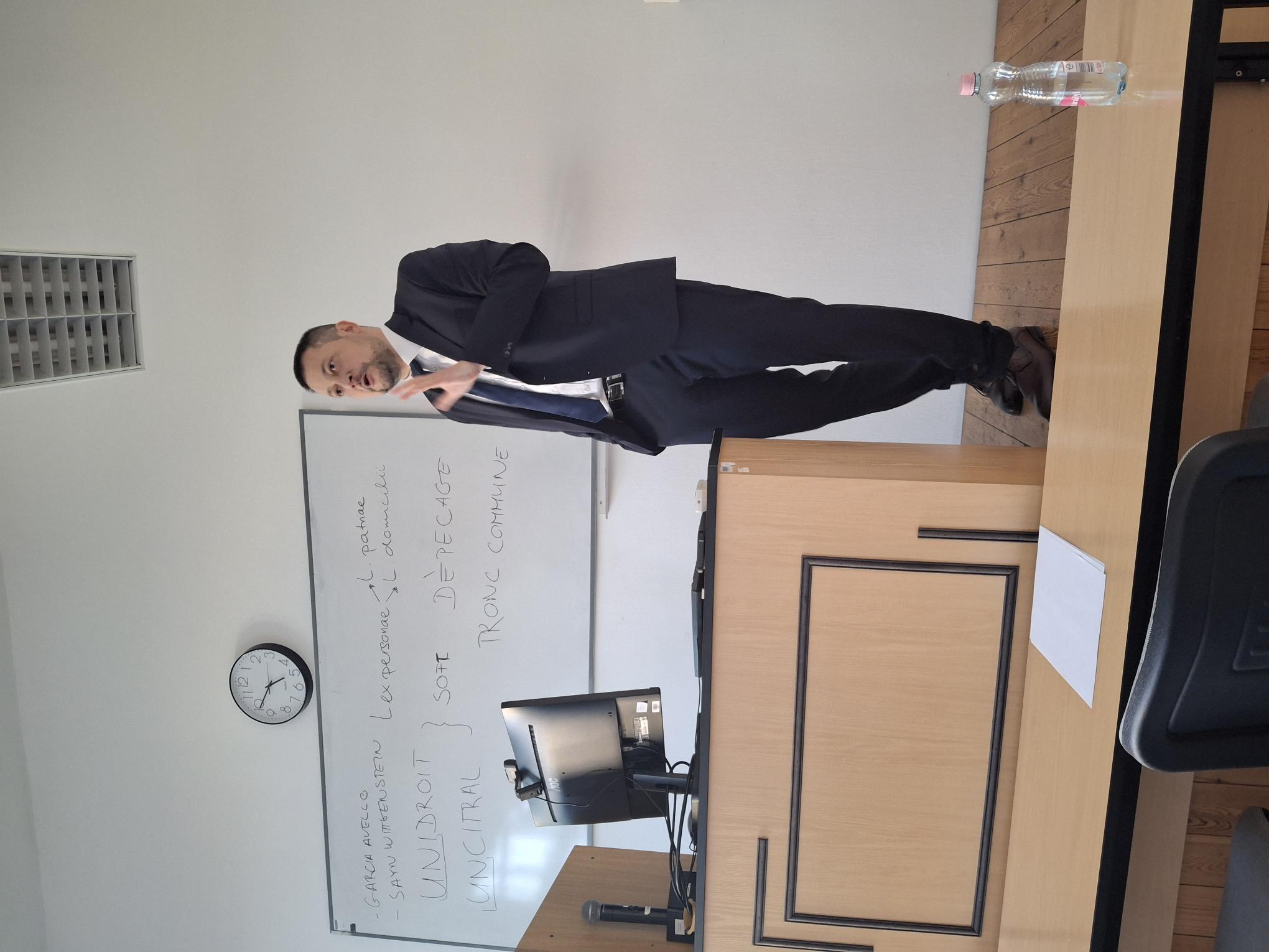 Dr. habil. Ambrus István előadást tart.